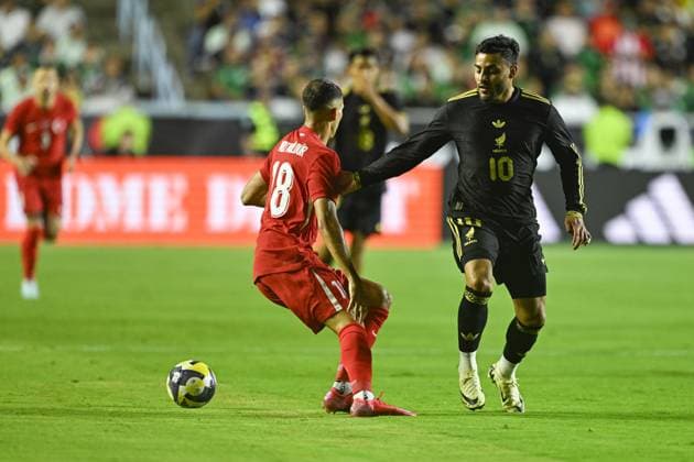 Turkiye v Mexico - Friendlies NORTH CAROLINA, UNITED STATES - JUNE 10: Mert Muldur (18) of Turkiye in action against Alexis Vega (10) of Mexico during the friendly match between Turkiye and Mexico at Kenan Memorial Stadium at Chapel Hill, North Carolina, United States on June 10, 2025. Celal Gunes Anadolu North Carolina United States. Editorial use only. Please get in touch for any other usage.  Copyright: x2025xAnadoluxCelalxGunesx