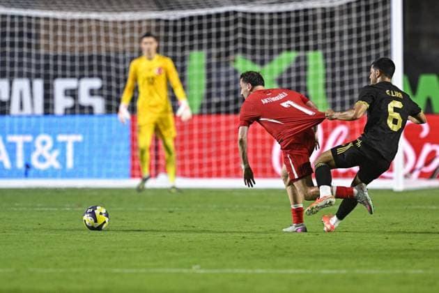 Turkiye v Mexico - Friendlies NORTH CAROLINA, UNITED STATES - JUNE 10: Kerem Akturkoglu (7) of Turkiye in action against Erik Lira (6) of Mexico during the friendly match between Turkiye and Mexico at Kenan Memorial Stadium at Chapel Hill, North Carolina, United States on June 10, 2025. Celal Gunes Anadolu North Carolina United States. Editorial use only. Please get in touch for any other usage.  Copyright: x2025xAnadoluxCelalxGunesx
