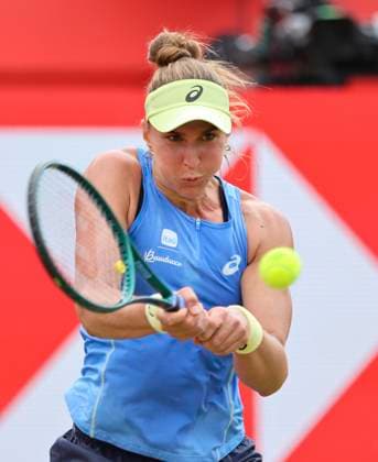 11th June 2025; HSBC Championships, Queen s Club, West Kensington, London, England: HSBC Womens Championships queens Club, Day 3, Beatriz Haddad Maia (BRA) plays a forehand shot against Emma Navarro (USA)  ActionPlus12800251 HongboxChen