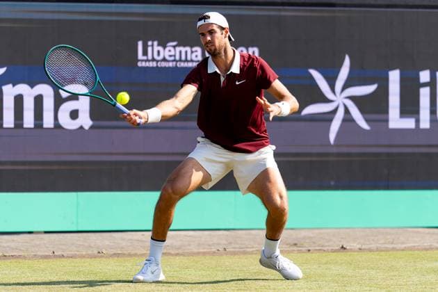 2025-06-11 2025 Libema Open Grass Court Championships ROSMALEN, NETHERLANDS - JUNE 11: Karen Khachanov of Russia in action during Day Three of 2025 Libema Open Grass Court Championships at Autotron on June 11, 2025 in Rosmalen, Netherlands. Rosmalen Autotron Netherlands Content not available for redistribution in The Netherlands directly or indirectly through any third parties. Copyright: xJorisxVerwijstx