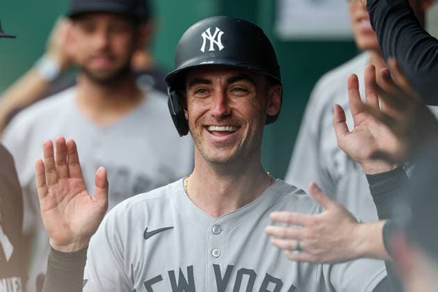 MLB, Baseball Herren, USA 2025: Yankees Vs Royals JUN 11 June 11, 2025: New York Yankees left fielder Cody Bellinger (35) celebrates scoring a run with teammates on an RBI single from New York Yankees shortstop Anthony Volpe (11) during the second inning against the Kansas City Royals at Kauffman Stadium in Kansas City, MO. David Smith CSM (Credit Image: Â David Smith Cal Media) Kansas City Mo United States of America EDITORIAL USE ONLY Copyright: xx ZUMA-20250611_zma_c04_021.jpg DavidxSmithx csmphotothree391608