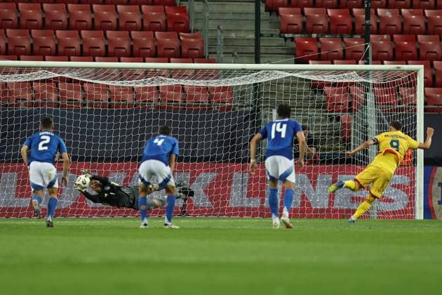 Louis Munteanu (Romania U21, U 21 Sebastiano Desplanches (Italy U21) during the UEFA Under 21 Slovakia 2025 match between Italy U21 1-0 Romania U21 at Malatinsky Stadium Stadium on June 11, 2025 in Trnava, Slovakia. Noxthirdxpartyxsales  (294654736)