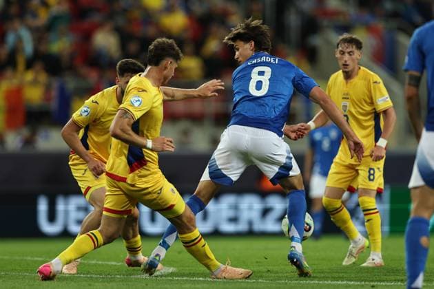 Cesare Casadei (Italy U21, U 21 Matei Ilie (Romania U21) during the UEFA Under 21 Slovakia 2025 match between Italy U21 1-0 Romania U21 at Malatinsky Stadium Stadium on June 11, 2025 in Trnava, Slovakia. Noxthirdxpartyxsales  (294654779)