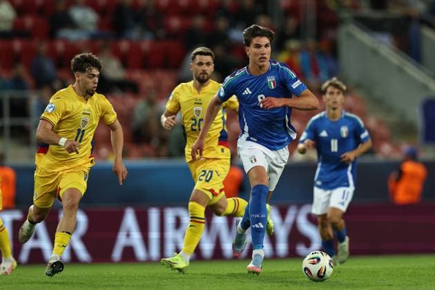 Cesare Casadei (Italy U21, U 21 Andrei Borza (Romania U21) during the UEFA Under 21 Slovakia 2025 match between Italy U21 1-0 Romania U21 at Malatinsky Stadium Stadium on June 11, 2025 in Trnava, Slovakia. Noxthirdxpartyxsales  (294654802)