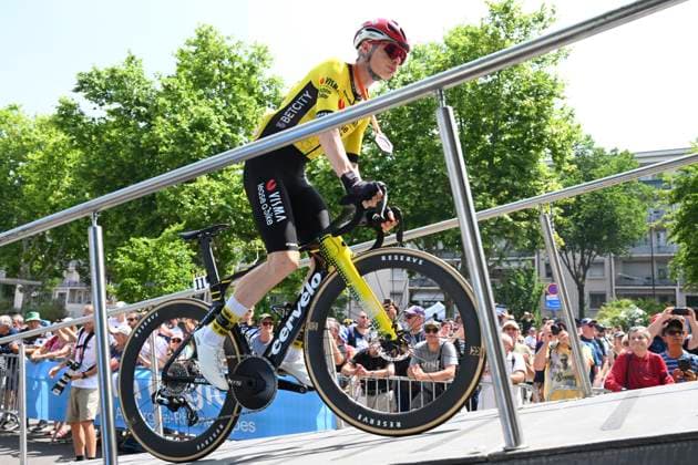 Criterium du Dauphine 2025 Stage 5 MACON, FRANCE - JUNE 12 : Vingegaard Jonas (DEN) of Team Visma - Lease a Bike during stage 5 of the 77th edition of Criterium du Dauphine Libere an UCI World Tour 2.UWT cycling road race stage for Men Elite of 183 km with start in Saint-Priest and finish in Macon on June 12, 2025 in Macon, France, 12 06 2025 ( Motordriver Kenny Verfaillie - Macon France  Copyright: xVincentxKalutx