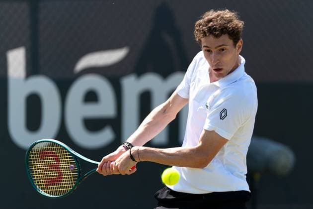 2025-06-12 2025 Libema Open Grass Court Championships ROSMALEN, NETHERLANDS - JUNE 12: Ugo Humbert of France in action during Day Four of 2025 Libema Open Grass Court Championships at Autotron on June 12, 2025 in Rosmalen, Netherlands. Rosmalen Autotron Netherlands Content not available for redistribution in The Netherlands directly or indirectly through any third parties. Copyright: xJorisxVerwijstx