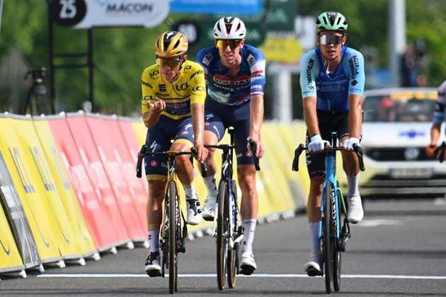 Criterium du Dauphine 2025 Stage 5 MACON, FRANCE - JUNE 12 : crash of Evenepoel Remco (BEL) of Soudal - Quick Step during stage 5 of the 77th edition of Criterium du Dauphine Libere an UCI World Tour 2.UWT cycling road race stage for Men Elite of 183 km with start in Saint-Priest and finish in Macon on June 12, 2025 in Macon, France, 12 06 2025 ( Motordriver Kenny Verfaillie - Macon France  Copyright: xVincentxKalutx