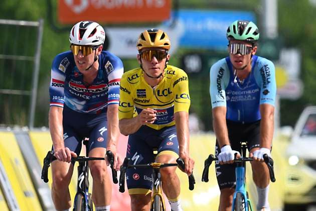 Criterium du Dauphine 2025 Stage 5 MACON, FRANCE - JUNE 12 : crash of Evenepoel Remco (BEL) of Soudal - Quick Step during stage 5 of the 77th edition of Criterium du Dauphine Libere an UCI World Tour 2.UWT cycling road race stage for Men Elite of 183 km with start in Saint-Priest and finish in Macon on June 12, 2025 in Macon, France, 12 06 2025 ( Motordriver Kenny Verfaillie - Macon France  Copyright: xVincentxKalutx