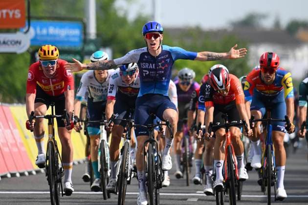 Criterium du Dauphine 2025 Stage 5 MACON, FRANCE - JUNE 12 : Stewart Jake (AUS) of Israel - Premier Tech wins, second place for Laurance Axel (FRA) of INEOS Grenadiers, third place for Waerenskjold Søren (NOR) of Uno-X Mobility during stage 5 of the 77th edition of Criterium du Dauphine Libere an UCI World Tour 2.UWT cycling road race stage for Men Elite of 183 km with start in Saint-Priest and finish in Macon on June 12, 2025 in Macon, France, 12 06 2025 ( Motordriver Kenny Verfaillie - Macon France  Copyright: xVincentxKalutx