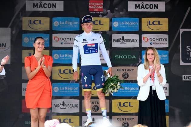 Criterium du Dauphine 2025 Stage 5 MACON, FRANCE - JUNE 12 : Evenepoel Remco (BEL) of Soudal - Quick Step pictured with the white jersey during the podium ceremony of stage 5 of the 77th edition of Criterium du Dauphine Libere an UCI World Tour 2.UWT cycling road race stage for Men Elite of 183 km with start in Saint-Priest and finish in Macon on June 12, 2025 in Macon, France, 12 06 2025 ( Motordriver Kenny Verfaillie - Macon France  Copyright: xVincentxKalutx