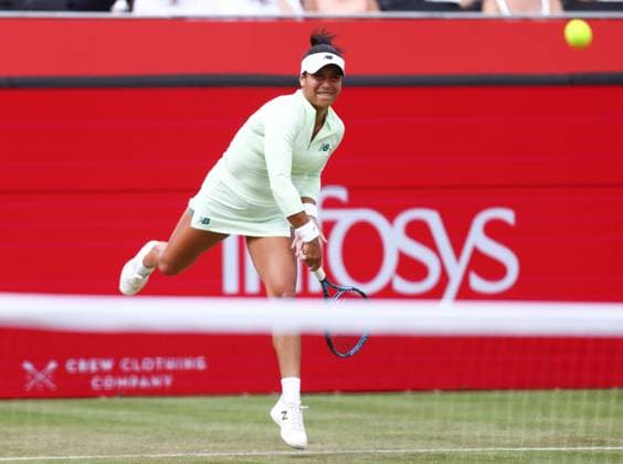 HSBC Tennis Championships, Day Four, Queens Club, London, UK - 12 Jun 2025 Heather Watson (GBR) serves during her second round match against Elena Rybakina (KAZ) during the 2025 HSBC Tennis Championship at Queens Club London Queens Club London GBR, UK NEWSPAPERS OUT Copyright: xMarkxGreenwoodx