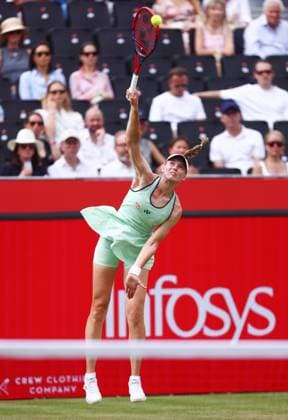 HSBC Tennis Championships, Day Four, Queens Club, London, UK - 12 Jun 2025 Elena Rybakina (KAZ) serves during her second round match against Heathr Watson (GBR) during the 2025 HSBC Tennis Championship at Queens Club London Queens Club London GBR, UK NEWSPAPERS OUT Copyright: xMarkxGreenwoodx