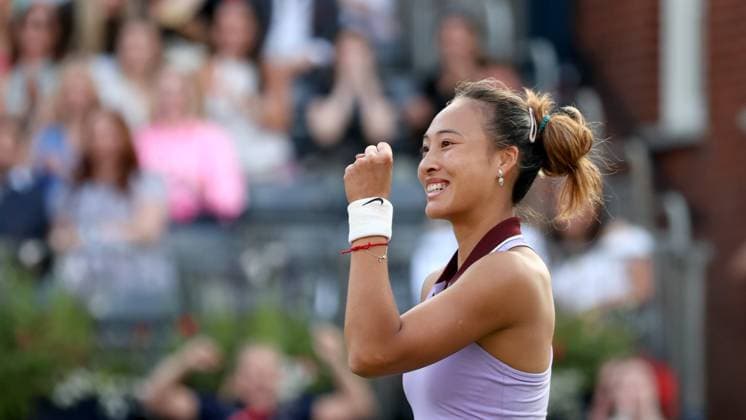 (250613) -- LONDON, June 13, 2025 -- Zheng Qinwen celebrates after the women s singles second round match between Zheng Qinwen of China and McCartney Kessler of the United States at the Queen s Club Championships in London, Britain, June 12, 2025. ) (SP)BRITAIN-LONDON-TENNIS-QUEEN S CLUB CHAMPIONSHIPS LixYing 