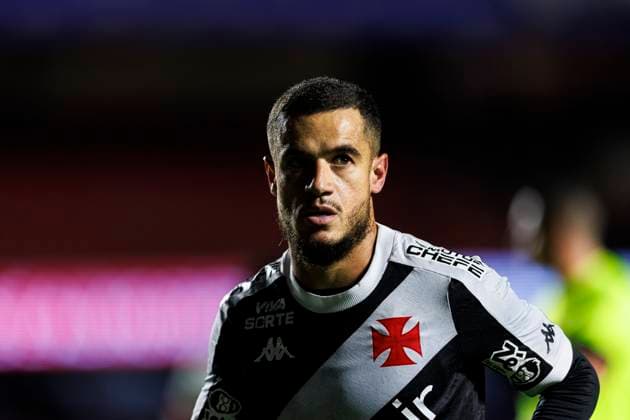 Sao Paulo, Brazil June 12 Philippe Coutinho of Vasco looks on during the Campeonato Brasileiro Serie A match between Sao Paulo and Vasco da Gama at Estadio do Morumbi on June 12, 2025 in Sao Paulo, Brazil Photo by Ana Julia Guerreiro Eurasia Sport Images Sao Paulo Estadio do Morumbi Brazil Copyright: x x2025xEurasiaxSportxImagesx jp-en-EuSpIm-PHD_ANA_S.Paulo_Vasco_12Jun2025_SP176