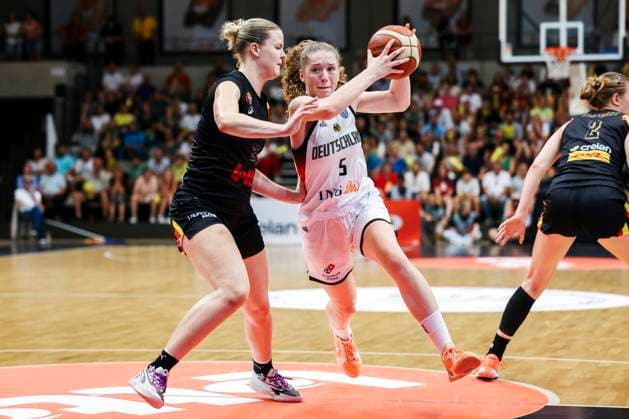 Basketball Womens Test Match Belgium Germany 12 06 2025 Becky Massey Belgium, 25 defends against Hilke Feldrappe Germany, 5 on the ball Basketball Womens Test Match Belgium Germany Lions, Sportoase on 12 06 2025 Copyright: xBEAUTIFULxSPORTS Freisenx
