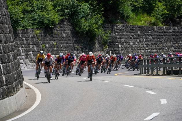13 06 2025 Tour de Suisse Women 2025 2nd stage Gstaad Campus Sursee, Oberkirch The field of female riders on cantonal road 11 on the descent to the Laubegg Falls Boltigen Laubegg Falls Bern Switzerland