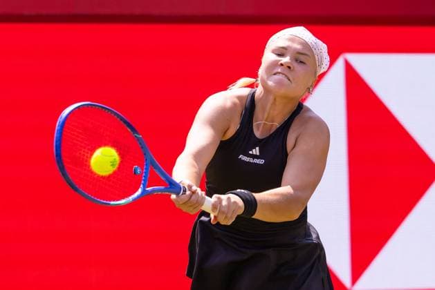 Tennis - 2025 WTA, Tennis Damen HSBC Championships - Quarter Finals -- The Queens Club - Friday 13th June 2025. Diana Shnaider vs Madison Keys (USA) Diana Shnaider grits her teeth as she hits the return shot at The Queens Club Colorsport Daniel Bearham  csp_ten_quW_db_13062025_