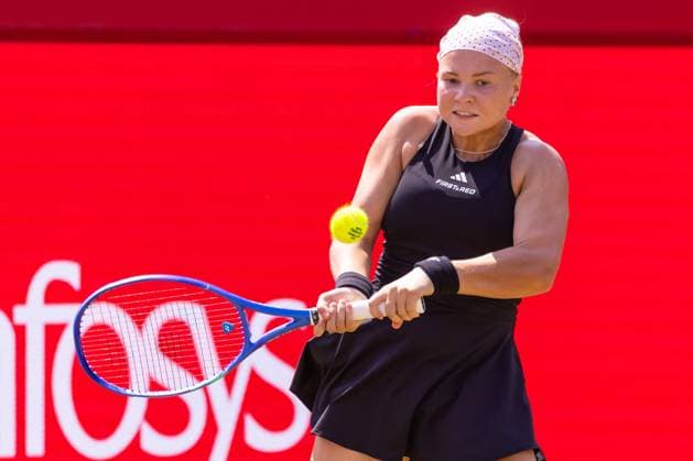 Tennis - 2025 WTA, Tennis Damen HSBC Championships - Quarter Finals -- The Queens Club - Friday 13th June 2025. Diana Shnaider vs Madison Keys (USA) Diana Shnaider with a forehand return Colorsport Daniel Bearham  csp_ten_quW_db_13062025_
