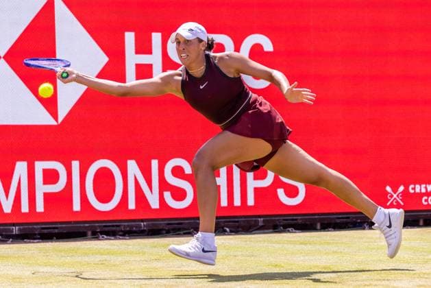 Tennis - 2025 WTA, Tennis Damen HSBC Championships - Quarter Finals -- The Queens Club - Friday 13th June 2025. Diana Shnaider vs Madison Keys (USA) Madison Keys (USA) races across the back line to reach the passing shot Colorsport Daniel Bearham  csp_ten_quW_db_13062025_