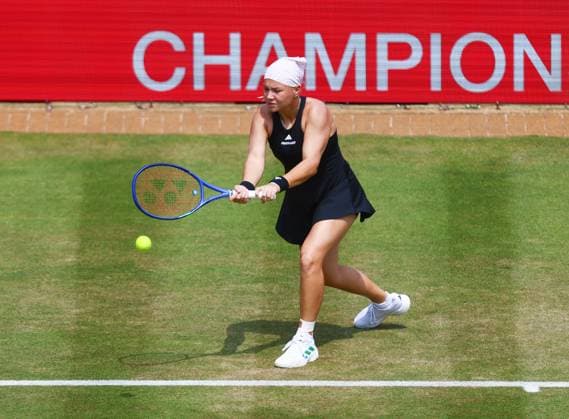 HSBC Tennis Championships, Day Five Queens Club, London, UK - 13 Jun 2025 Diana Shnaider in action during her Quarter Final match against Madison Keys (USA) in the 2025 HSBC Championships at Queens Club London Queens Club London GBR, UK NEWSPAPERS OUT Copyright: xMarkxGreenwoodx