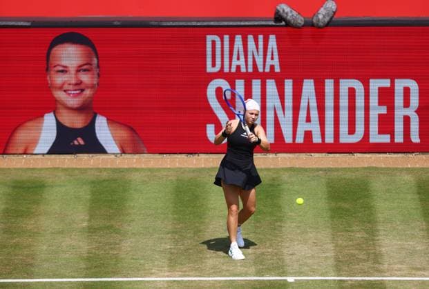 HSBC Tennis Championships, Day Five Queens Club, London, UK - 13 Jun 2025 Diana Shnaider in action during her Quarter Final match against Madison Keys (USA) in the 2025 HSBC Championships at Queens Club London Queens Club London GBR, UK NEWSPAPERS OUT Copyright: xMarkxGreenwoodx