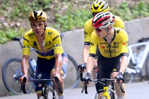Criterium du Dauphine 2025 Stage 6 COMBLOUX, FRANCE - JUNE 13 : Evenepoel Remco (BEL) of Soudal - Quick Step, Vingegaard Jonas (DEN) of Team Visma - Lease a Bike during stage 6 of the 77th edition of Criterium du Dauphine Libere an UCI World Tour 2.UWT cycling road race stage for Men Elite of 126.7 km with start in Valserhone and finish in Combloux on June 13, 2025 in Combloux, France, 13 06 2025 ( Motordriver Kenny Verfaillie - Combloux France  Copyright: xVincentxKalutx