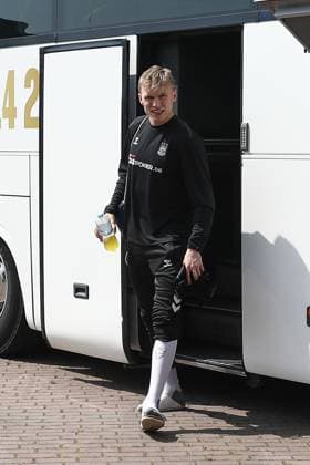 13 06 2025, xtgx, Handball, EHF Champions League Final 4, Final Training and Media Day v l Arrival of SC Magdeburg, Gisli Thorgeir Kristjansson Magdeburg, 10 gets off the bus Koeln