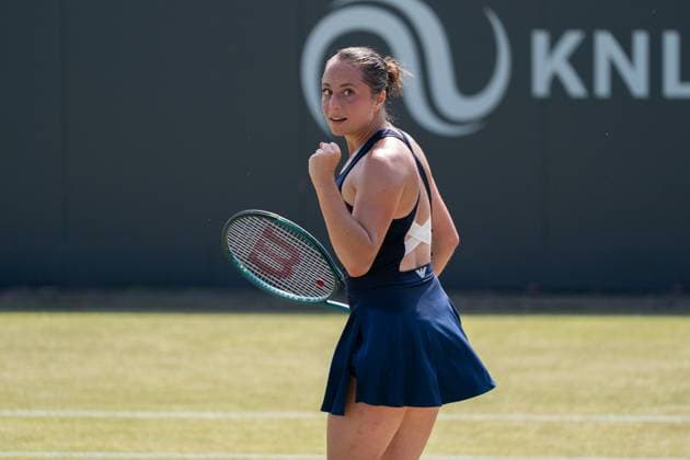 2025-06-13 2025 Libema Open Grass Court Championships Autotron ROSMALEN, NETHERLANDS - JUNE 13: Elisabetta Cocciaretto of Italy during the 2025 Libema Open Grass Court Championships at Autotron on June 13, 2025 in Rosmalen, Netherlands. Rosmalen Autotron Netherlands Content not available for redistribution in The Netherlands directly or indirectly through any third parties. Copyright: xMarleenxFouchierx