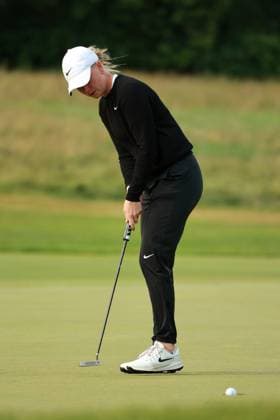 Meijer LPGA, Golf Damen Classic BELMONT, MICHIGAN-JUNE 13: Frida Kinhult of Sweden plays her putt on the 10th green during the second round of the Meijer LPGA Classic for Simply Give golf tournament at Blythefield Country Club in Belmont, MI, USA Friday, June 13, 2025. Belmont Michigan United States  Copyright: xJorgexLemusx originalFilename:lemus-meijerlp250613_npHOz.jpg