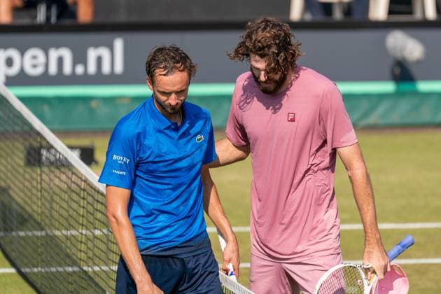 2025-06-13 2025 Libema Open Grass Court Championships Autotron ROSMALEN, NETHERLANDS - JUNE 13: Daniil Medvedev of Russia, Reilly Opelka of The USA during the 2025 Libema Open Grass Court Championships at Autotron on June 13, 2025 in Rosmalen, Netherlands. Rosmalen Autotron Netherlands Content not available for redistribution in The Netherlands directly or indirectly through any third parties. Copyright: xMarleenxFouchierx