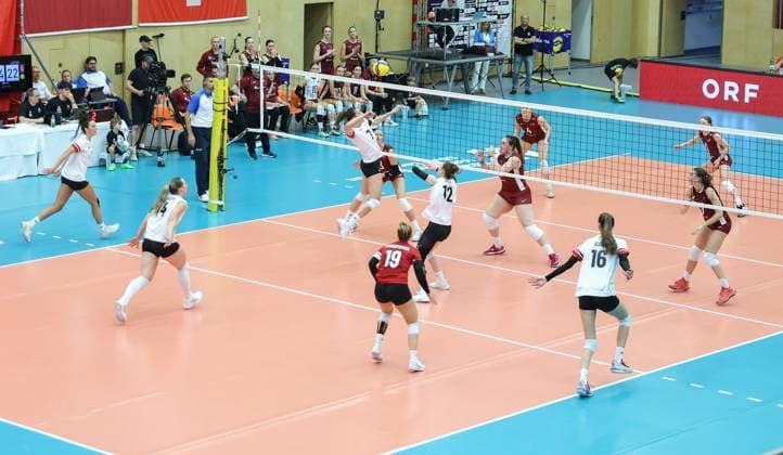 Volleyball, Frauen CEV European Silver League, Lettland - Österreich VOLLEYBALL - CEV EVSLW, LAT vs AUT AMSTETTEN,AUSTRIA,13.JUN.25 - VOLLEYBALL - CEV European Silver League Women, OEVV international match, Länderspiel, Nationalmannschaft Latvia vs Austria. Image shows Kora Schaberl, Aida Mehic, Eva Stabentheiner, Victoria Deisl and Anamarija Galic (AUT).  GEPAxpictures xHaraldxSteiner