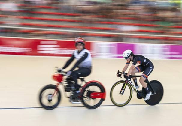BAHNRADSPORT STEHER DERNY DM 2025 ONLY FOR EDITORIAL PURPOSES EDITORIAL USE ONLY p 13 06 2025 Erfurt German Championship Steher amp Derny 2025 on the Andreasried velodrome in the photo Derny womens preliminary race Seana Littbarski Gray 16 with pacemaker Gerhard Gessler Germany Thueringen Erfurt Copyright SaschaxFromm Copyright: SaschaxFromm doc812aqitdrl21801wl3u7 ,EDITORIAL USE ONLY Copyright: SaschaxFromm
