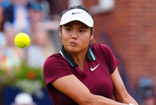 Tennis, WTA-Turnier in London, Queens Club Emma Raducanu during her quarter final defeat to Qinwen Zheng Queen s Club Championships, Day 5, Queen s Club, West Kensington, London - 13 Jun 2025  Copyright: xJavierxGarcia Shutterstockx 15354720aa
