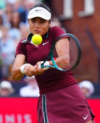 Tennis, WTA-Turnier in London, Queens Club Emma Raducanu during her quarter final defeat to Qinwen Zheng Queen s Club Championships, Day 5, Queen s Club, West Kensington, London - 13 Jun 2025  Copyright: xJavierxGarcia Shutterstockx 15354720ab