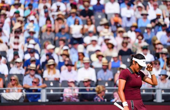 Tennis, WTA-Turnier in London, Queens Club Emma Raducanu during her quarter final defeat to Qinwen Zheng Queen s Club Championships, Day 5, Queen s Club, West Kensington, London - 13 Jun 2025  Copyright: xJavierxGarcia Shutterstockx 15354720as