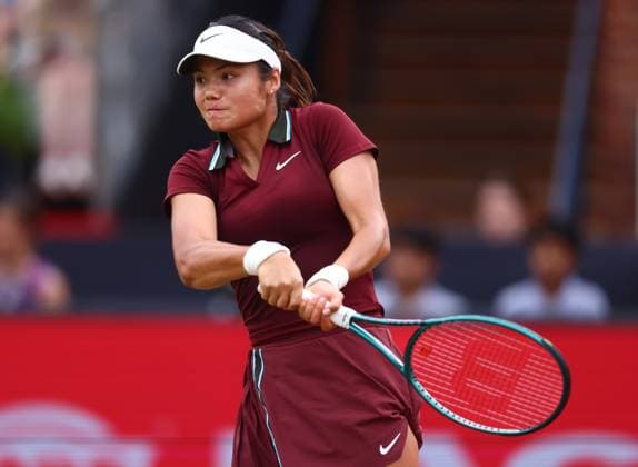 Tennis, WTA-Turnier in London, Queens Club HSBC Tennis Championships, Day Five Queens Club, London, UK - 13 Jun 2025 Emma Raducanu (GBR) in action during her Quarter Final match against Qinwen Zheng (CHN) in the 2025 HSBC Championships at Queens Club London Queens Club London GBR, UK NEWSPAPERS OUT Copyright: xMarkxGreenwoodx