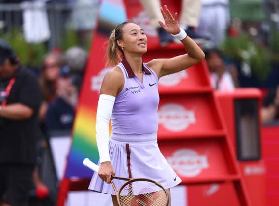 Tennis, WTA-Turnier in London, Queens Club HSBC Tennis Championships, Day Five Queens Club, London, UK - 13 Jun 2025 Qinwen Zheng (CHN) celebrates winning her Quarter Final match against Emma Raducanu (GBR) in the 2025 HSBC Championships at Queens Club London Queens Club London GBR, UK NEWSPAPERS OUT Copyright: xMarkxGreenwoodx