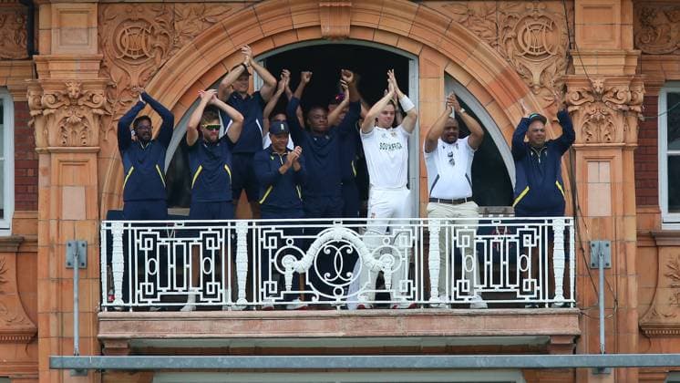Sport Themen der Woche KW24 Sport Bilder des Tages London, England, June 13 2025: Players of South Africa on the balcony off their feet to applaud hundred by Aiden Markram (4 South Africa) during the ICC World Test Championship Final 2025 Day 3 game between Australia and South Africa at Lord s Cricket Ground in London, England. (Jay Patel SPP)  Copyright: xJayxPatel SPPx spp-en-JaPa-AUSvSA_20250613_0423