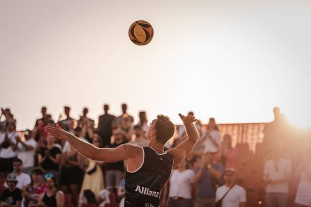 Beach volleyball men Allianz German Beach Tour 2025 Tourstop Bremen 13 06 2025 Daniel Kirchner serving Bremen Waterfront Bremen Germany
