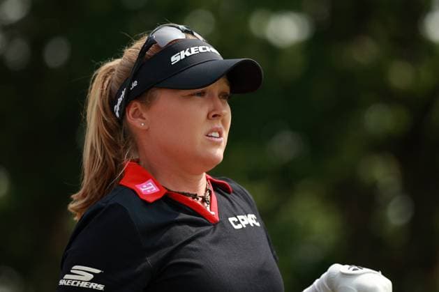 Meijer LPGA, Golf Damen Classic BELMONT, MICHIGAN-JUNE 13: Brooke Henderson of Canada plays her tee shot on the 10th hole during the second round of the Meijer LPGA Classic for Simply Give golf tournament at Blythefield Country Club in Belmont, MI, USA Friday, June 13, 2025. Belmont Michigan United States  Copyright: xJorgexLemusx originalFilename:lemus-meijerlp250613_npzlf.jpg
