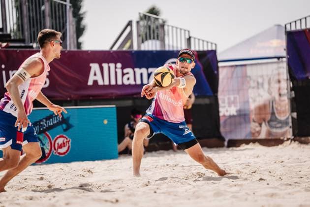 Beach volleyball men Allianz German Beach Tour 2025 Tourstop Bremen 13 06 2025 David Poniewaz takes the ball Bremen Waterfront Bremen Germany