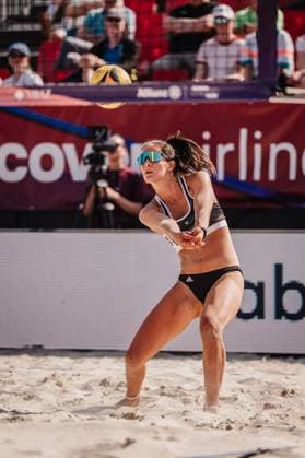 Beach volleyball women Allianz German Beach Tour 2025 Tourstop Bremen 13 06 2025 Sophia Neuss plays the ball Bremen Waterfront Bremen Germany