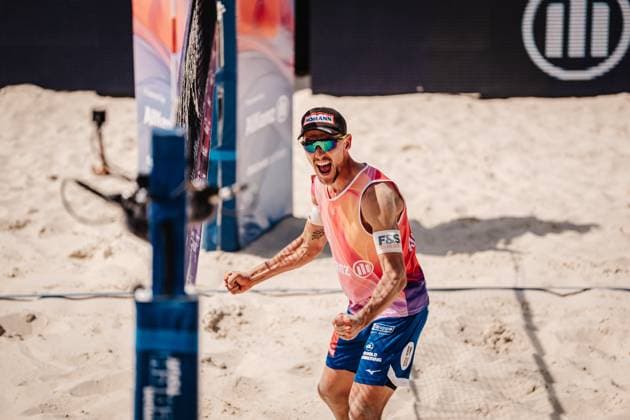 Beach volleyball men Allianz German Beach Tour 2025 Tourstop Bremen 13 06 2025 Bennet Poniewaz cheers Bremen Waterfront Bremen Germany