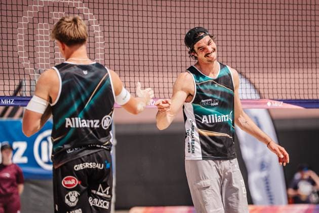 Beach Volleyball Men Allianz German Beach Tour 2025 Tourstop Bremen 13 06 2025 v l Celebration for Luis Kubo and Jannik Kühlborn Bremen Waterfront Bremen Germany
