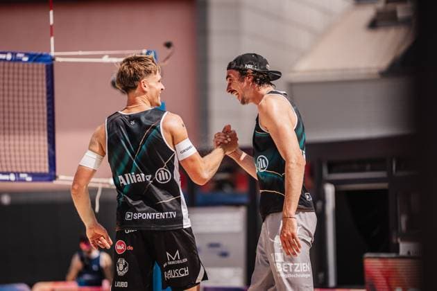 Beach Volleyball Men Allianz German Beach Tour 2025 Tourstop Bremen 13 06 2025 v l Celebration for Luis Kubo and Jannik Kühlborn Bremen Waterfront Bremen Germany