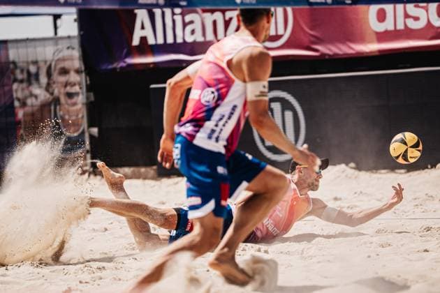 Beach volleyball men Allianz German Beach Tour 2025 Tourstop Bremen 13 06 2025 Bennet Poniewaz jumps to the ball Bremen Waterfront Bremen Germany