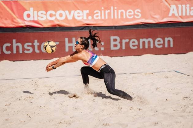 Beach volleyball women Allianz German Beach Tour 2025 Tourstop Bremen 13 06 2025 Sophia Neuss plays the ball Bremen Waterfront Bremen Germany