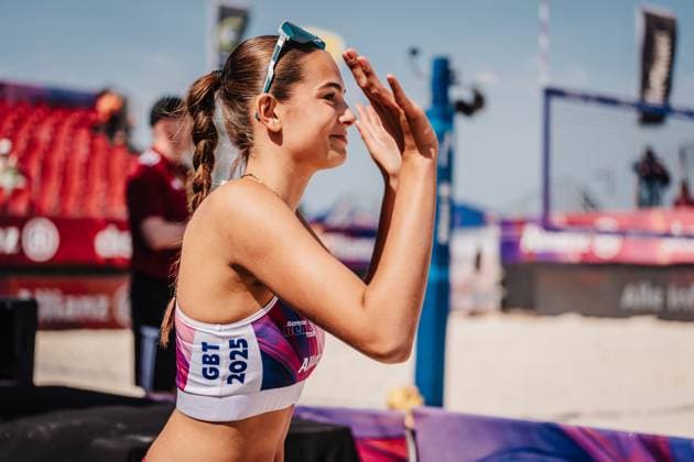Beach Volleyball Women Allianz German Beach Tour 2025 Tourstop Bremen 13 06 2025 Rika Dieckmann enters the arena Bremen Waterfront Bremen Germany