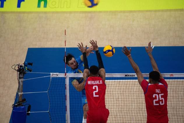 Ukraine vs Cuba RIO DE JANEIRO, RJ - 13.06.2025: UKRAINE VS CUBA - Tupchii (UKR), Mergarejo (CUB), Fiel (CUB), during a match valid for the Volleyball Nations League (VNL), held on June 13, 2025, at the Maracanazinho gymnasium, in Rio de Janeiro, RJ, Brazil. (Photo: Renato Assis Fotoarena) x2753702x  RenatoxAssis