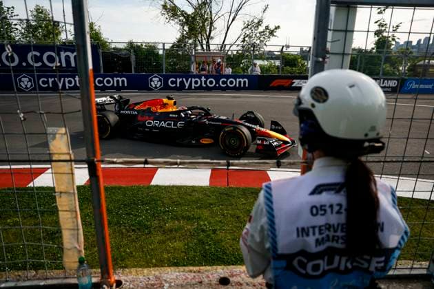 F1 - CANADIAN GRAND PRIX 2025 01 VERSTAPPEN Max (nld), Red Bull Racing RB21, action marshall, commissaire de piste, marshal, marshalls, marshals during the Formula 1 Pirelli Grand Prix du Canada 2025, 10th round of the 2025 FIA Formula One World Championship, WM, Weltmeisterschaft from June 14 to 16, 2025 on the Circuit Gilles Villeneuve, in MontrÃ al, Canada - MontrÃ alCanada  Copyright: xXavixBonillax